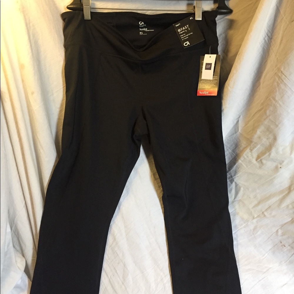 NWT-Gap Sculpt Compression GFast Capris -SizeXL